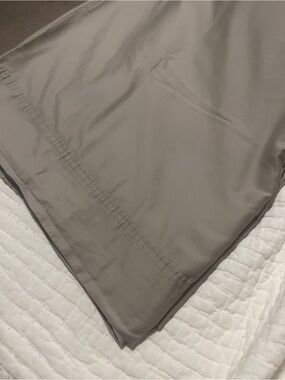 Ralph Lauren 100% Cotton “Dove Grey” Flat Sheet in Size: FULL DOUBLE.